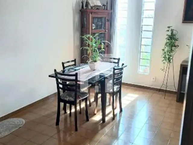 Casa com 250m² 3 quartos e 2 banheiros, à venda, no bairro Jardim Pacaembu em Jundiaí