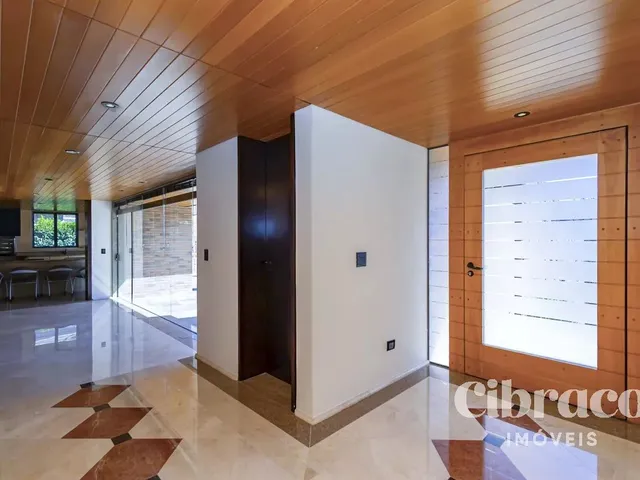 Casa 4 quartos e 9 banheiros, à venda, no bairro Vista Alegre em Curitiba