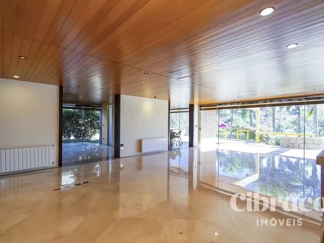Casa 4 quartos e 9 banheiros, à venda, no bairro Vista Alegre em Curitiba