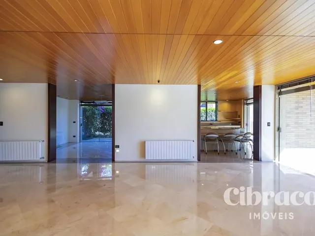 Casa 4 quartos e 9 banheiros, à venda, no bairro Vista Alegre em Curitiba