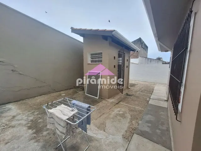 Casa com 300m² 3 quartos e 2 banheiros, à venda, no bairro Jardim do Sol em Caraguatatuba