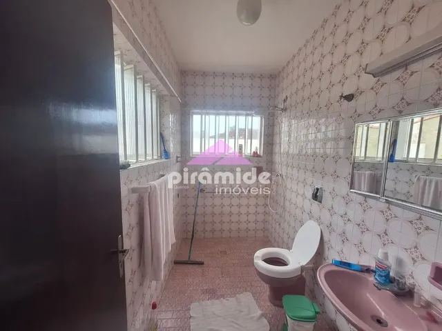 Casa com 300m² 3 quartos e 2 banheiros, à venda, no bairro Jardim do Sol em Caraguatatuba
