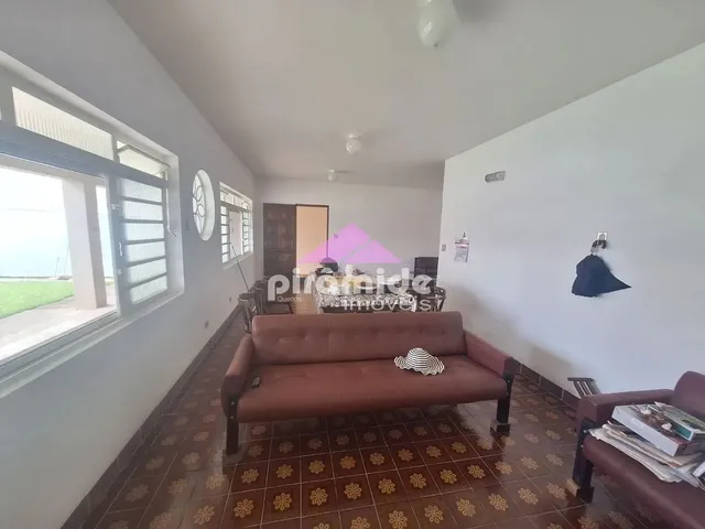 Casa com 300m² 3 quartos e 2 banheiros, à venda, no bairro Jardim do Sol em Caraguatatuba