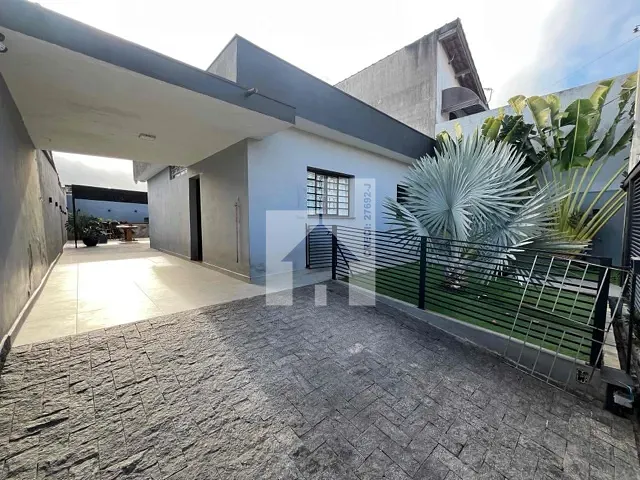 Casa com 250m² 2 quartos e 2 banheiros, à venda, no bairro Vila Comercial em Jundiaí