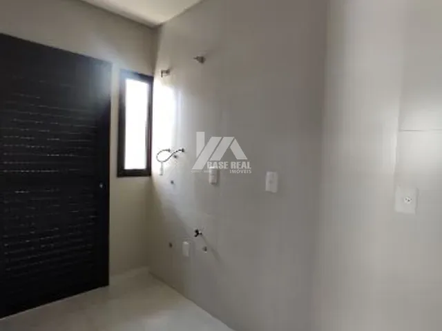 Casa com 265m² 3 quartos e 3 banheiros, à venda, no bairro Contorno em Ponta Grossa