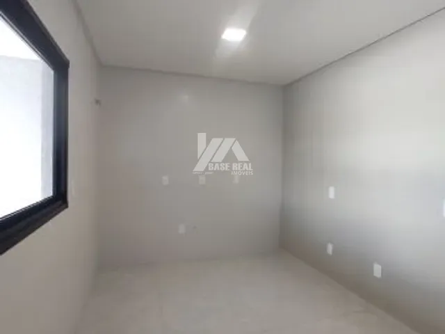 Casa com 265m² 3 quartos e 3 banheiros, à venda, no bairro Contorno em Ponta Grossa