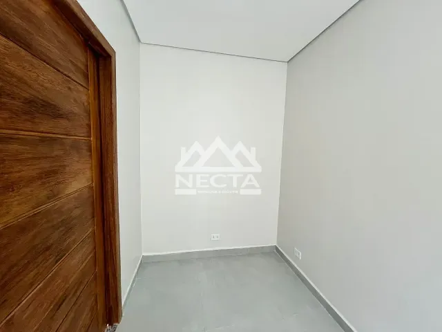 Casa com 100m² 3 quartos e 3 banheiros, para alugar, no bairro Jardim Aruan em Caraguatatuba