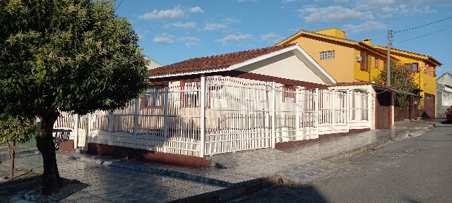Casa com 190m² 2 quartos e 1 banheiro, à venda, no bairro Fragata em Pelotas