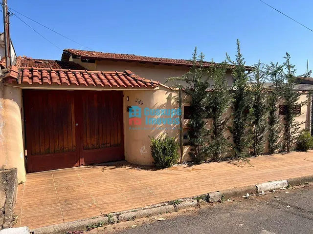 Casa com 200m² 3 quartos e 2 banheiros, à venda, no bairro Parque dos Municípios I em Guaxupé