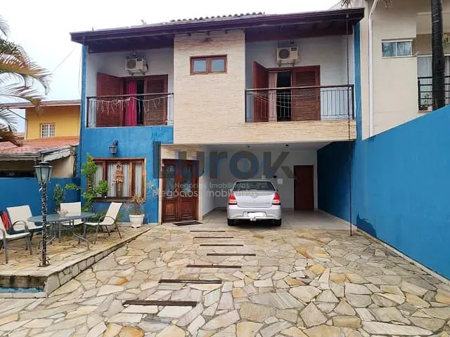 Casa com 207m² 4 quartos e 5 banheiros, à venda, no bairro Lenheiro em Valinhos