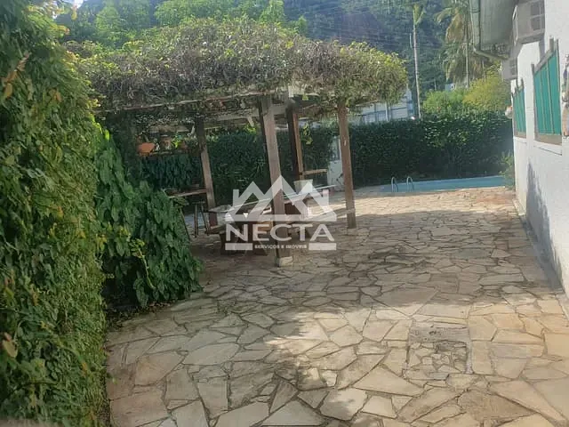 Casa com 500m² 5 quartos e 5 banheiros, à venda, no bairro Sumaré em Caraguatatuba