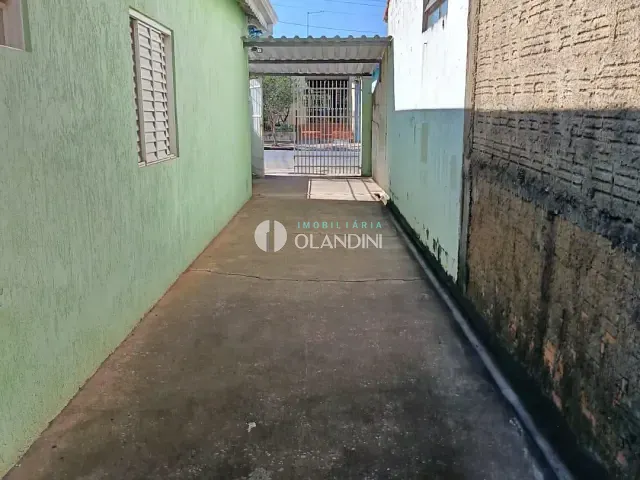 Casa com 76m² 2 quartos e 1 banheiro, para alugar, no bairro Vila Queiroz em Artur Nogueira