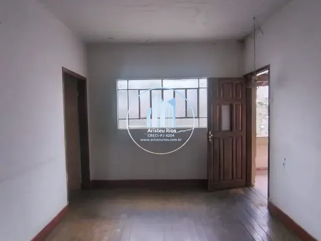 Casa com 340m², para alugar, no bairro Jardim Santa Cruz em Pouso Alegre
