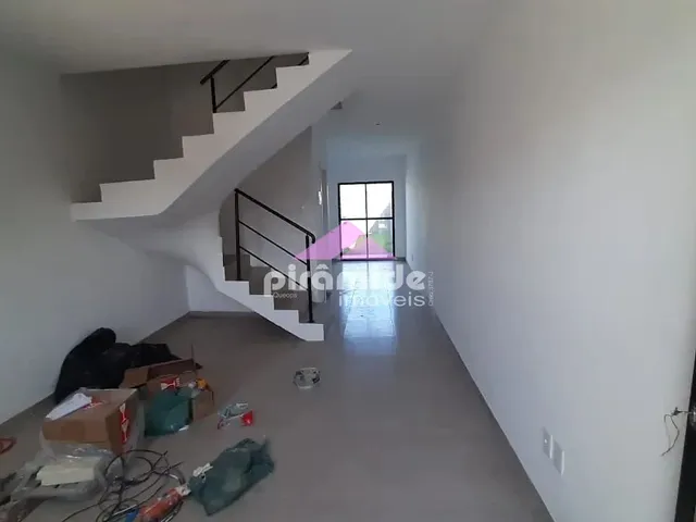 Casa com 74m² 2 quartos e 2 banheiros, à venda, no bairro Golfinhos em Caraguatatuba