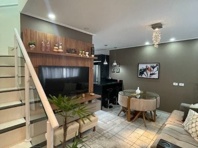 Casa com 120m² 2 quartos e 3 banheiros, à venda, no bairro Chácara Pavoeiro em Cotia