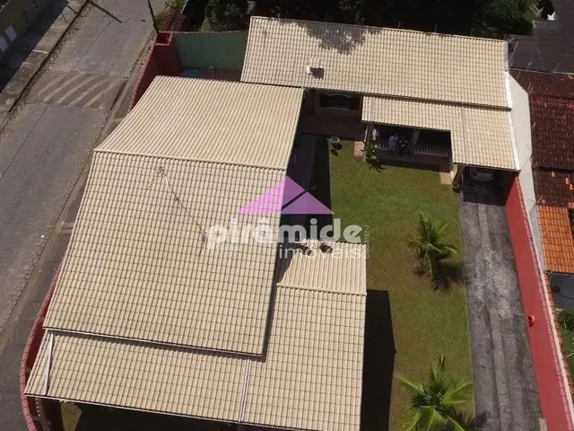 Casa com 710m² 4 quartos e 4 banheiros, à venda, no bairro Vila Balneário Santa Martha em Caraguatatuba