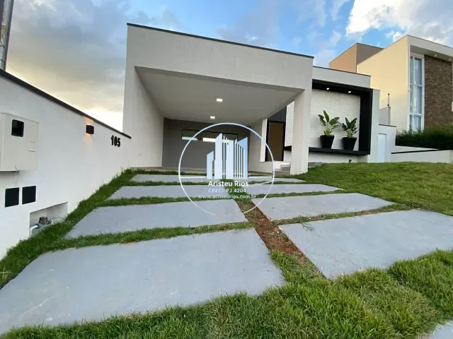 Casa com 316m² 3 quartos e 2 banheiros, à venda, no bairro Setvillage Las Palmas em Pouso Alegre