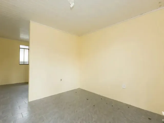 Casa 2 quartos e 1 banheiro, para alugar, no bairro Santa Felicidade em Curitiba
