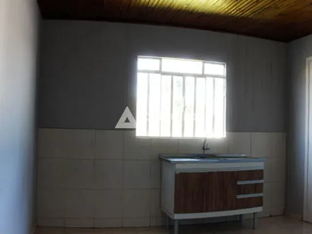 Casa 3 quartos e 2 banheiros, à venda, no bairro Uvaranas em Ponta Grossa