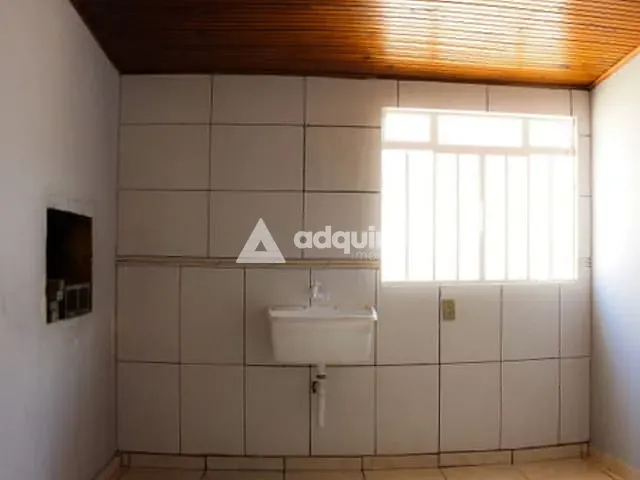 Casa 3 quartos e 2 banheiros, à venda, no bairro Uvaranas em Ponta Grossa