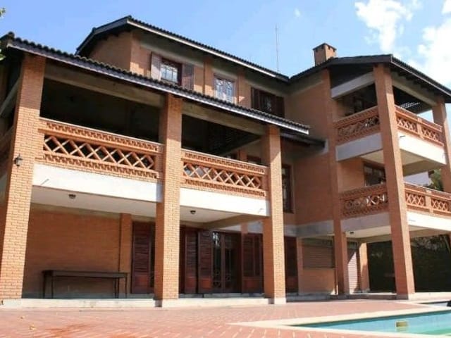 Casa com 1500m² 4 quartos e 8 banheiros, à venda, no bairro Nova Fazendinha em Carapicuíba