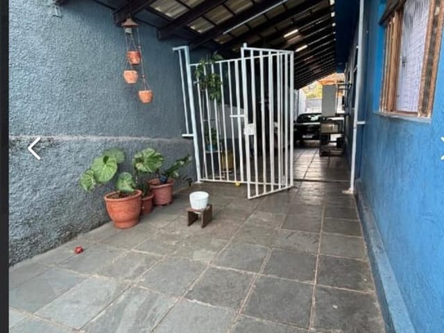 Casa com 438m² 4 quartos e 1 banheiro, à venda, no bairro Petrolândia em Contagem