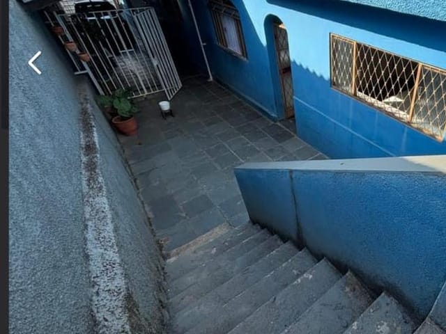Casa com 438m² 4 quartos e 1 banheiro, à venda, no bairro Petrolândia em Contagem