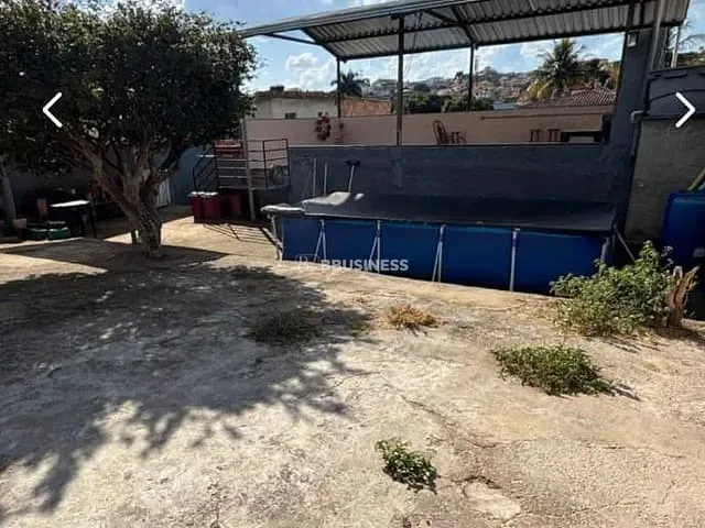 Casa com 438m² 4 quartos e 1 banheiro, à venda, no bairro Petrolândia em Contagem