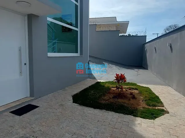 Casa 2 quartos e 2 banheiros, à venda, no bairro Jardim Nova Guaxupé em Guaxupé