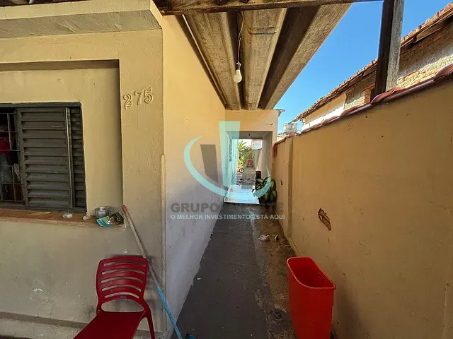 Casa com 185m² 1 quarto e 1 banheiro, à venda, no bairro Vila Cidade Industrial (Vila Xavier) em Araraquara