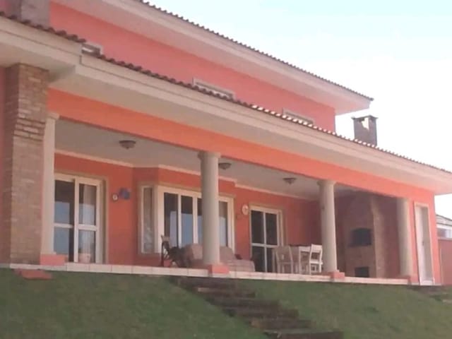 Casa com 660m² 3 quartos e 5 banheiros, à venda ou para alugar, no bairro Granja Viana em Cotia