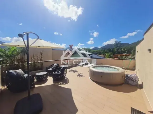 Casa 3 quartos e 4 banheiros, à venda, no bairro Camburi em São Sebastião