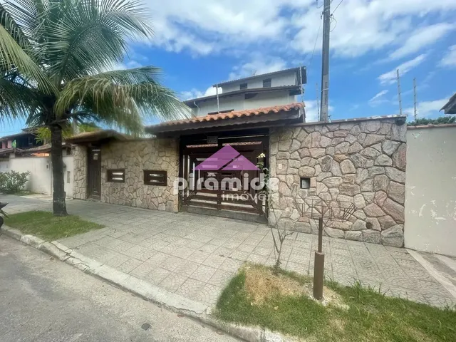 Casa com 360m² 5 quartos e 2 banheiros, à venda, no bairro Cidade Jardim em Caraguatatuba