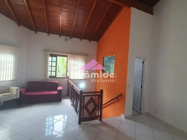Casa com 360m² 5 quartos e 2 banheiros, à venda, no bairro Cidade Jardim em Caraguatatuba