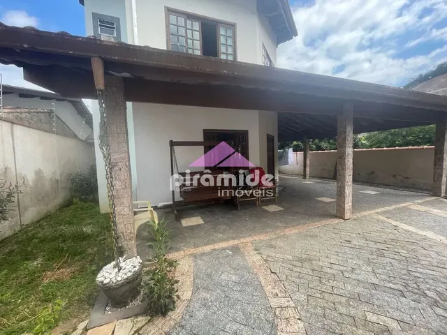Casa com 360m² 5 quartos e 2 banheiros, à venda, no bairro Cidade Jardim em Caraguatatuba