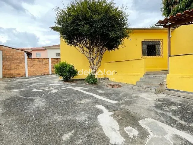 Casa com 180m² 2 quartos e 1 banheiro, para alugar, no bairro Jardim dos Comérciarios em Belo Horizonte