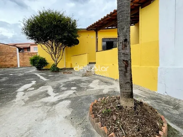 Casa com 180m² 2 quartos e 1 banheiro, para alugar, no bairro Jardim dos Comérciarios em Belo Horizonte