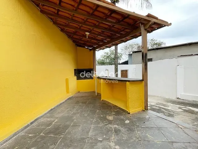 Casa com 180m² 2 quartos e 1 banheiro, para alugar, no bairro Jardim dos Comérciarios em Belo Horizonte