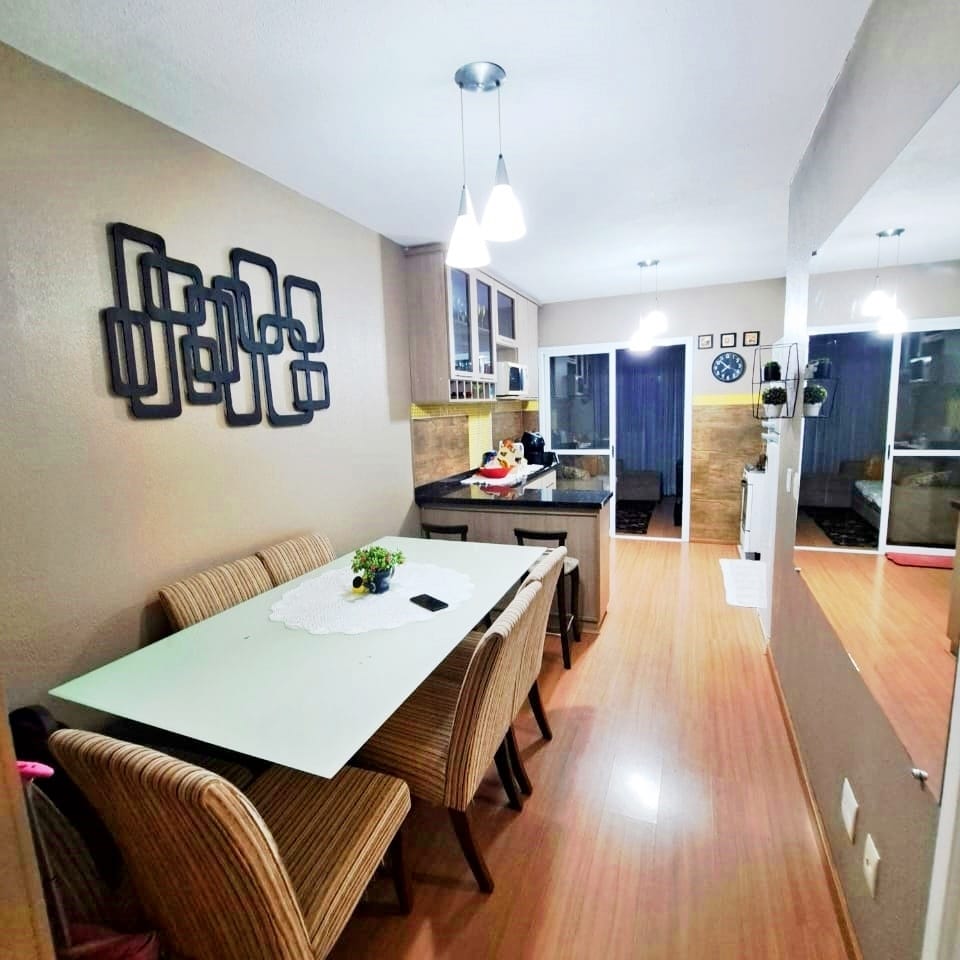 Casa semimobiliada à venda no Moradas Pelotas 1, Três Vendas – 60 m², 2 quartos, móveis planejados, churrasqueira e 1 vaga.