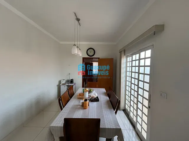 Casa com 250m² 3 quartos e 2 banheiros, à venda, no bairro Jardim Três Rosas em Guaxupé