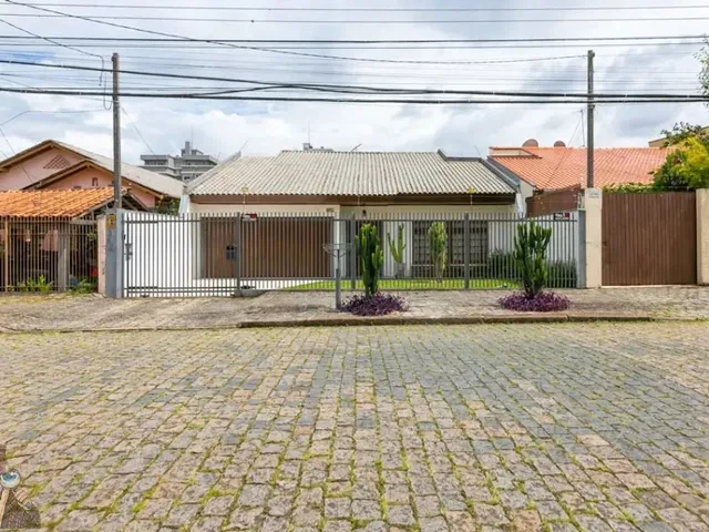 Casa 3 quartos e 3 banheiros, para alugar, no bairro Jardim Botânico em Curitiba