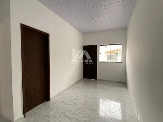 Casa 2 quartos e 1 banheiro, à venda, no bairro Cará-cará em Ponta Grossa