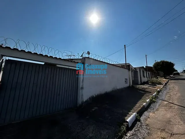 Casa com 200m² 2 quartos e 1 banheiro, à venda, no bairro Parque dos Municípios I em Guaxupé