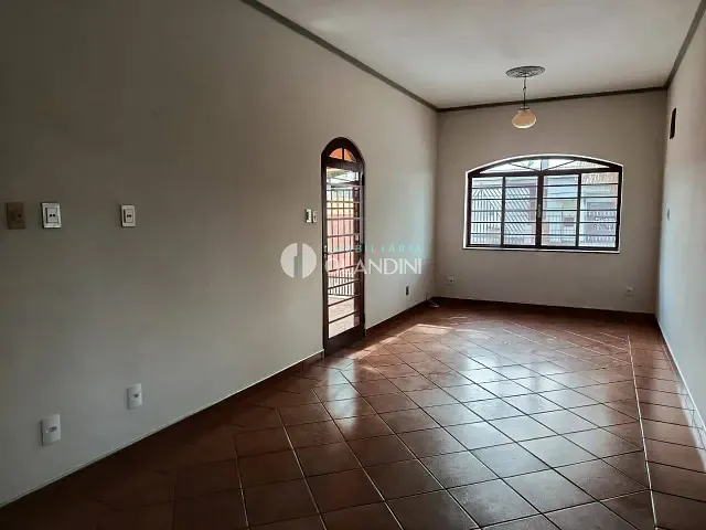 Casa com 300m² 2 quartos e 1 banheiro, para alugar, no bairro Jardim Ricardo Duzzi em Artur Nogueira