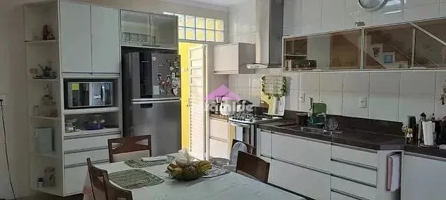Casa, 3 quartos, 183 m² - Foto 3