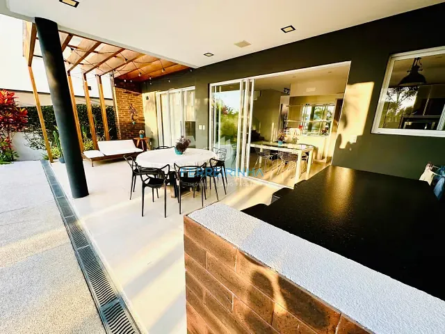 Casa com 450m² 4 quartos e 3 banheiros, à venda, no bairro Condomínio Residencial Alphaville em São José dos Campos