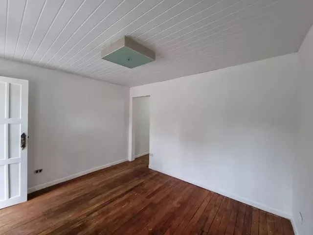 Casa com 300m² 2 quartos e 2 banheiros, para alugar, no bairro Vila Izabel em Curitiba