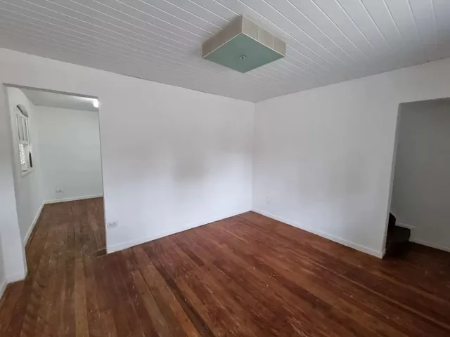 Casa com 300m² 2 quartos e 2 banheiros, para alugar, no bairro Vila Izabel em Curitiba