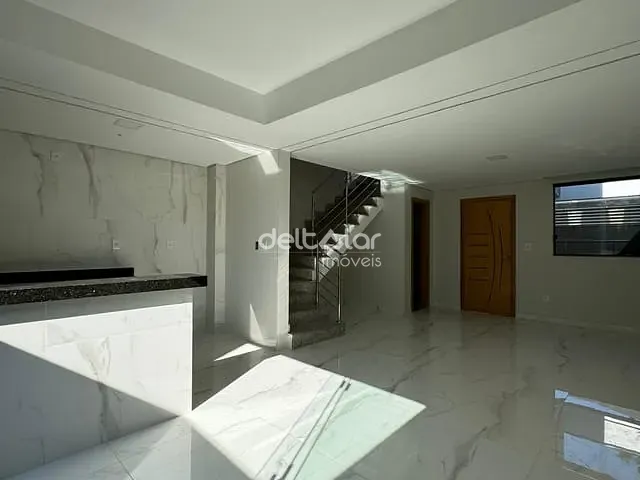 Casa com 129m² 3 quartos e 2 banheiros, à venda, no bairro Santa Mônica em Belo Horizonte