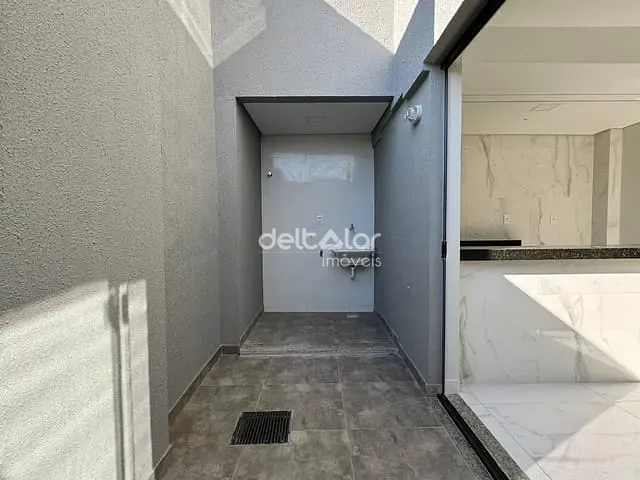 Casa com 129m² 3 quartos e 2 banheiros, à venda, no bairro Santa Mônica em Belo Horizonte